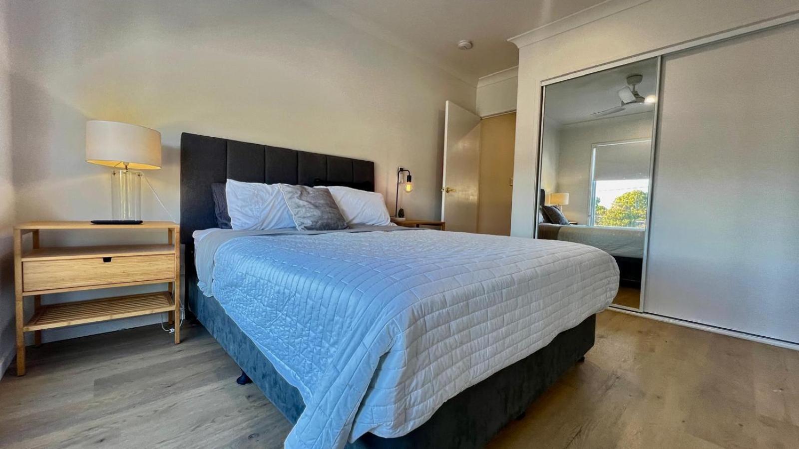 Apartment Stylish Retreat Horses & Coastal Charm *