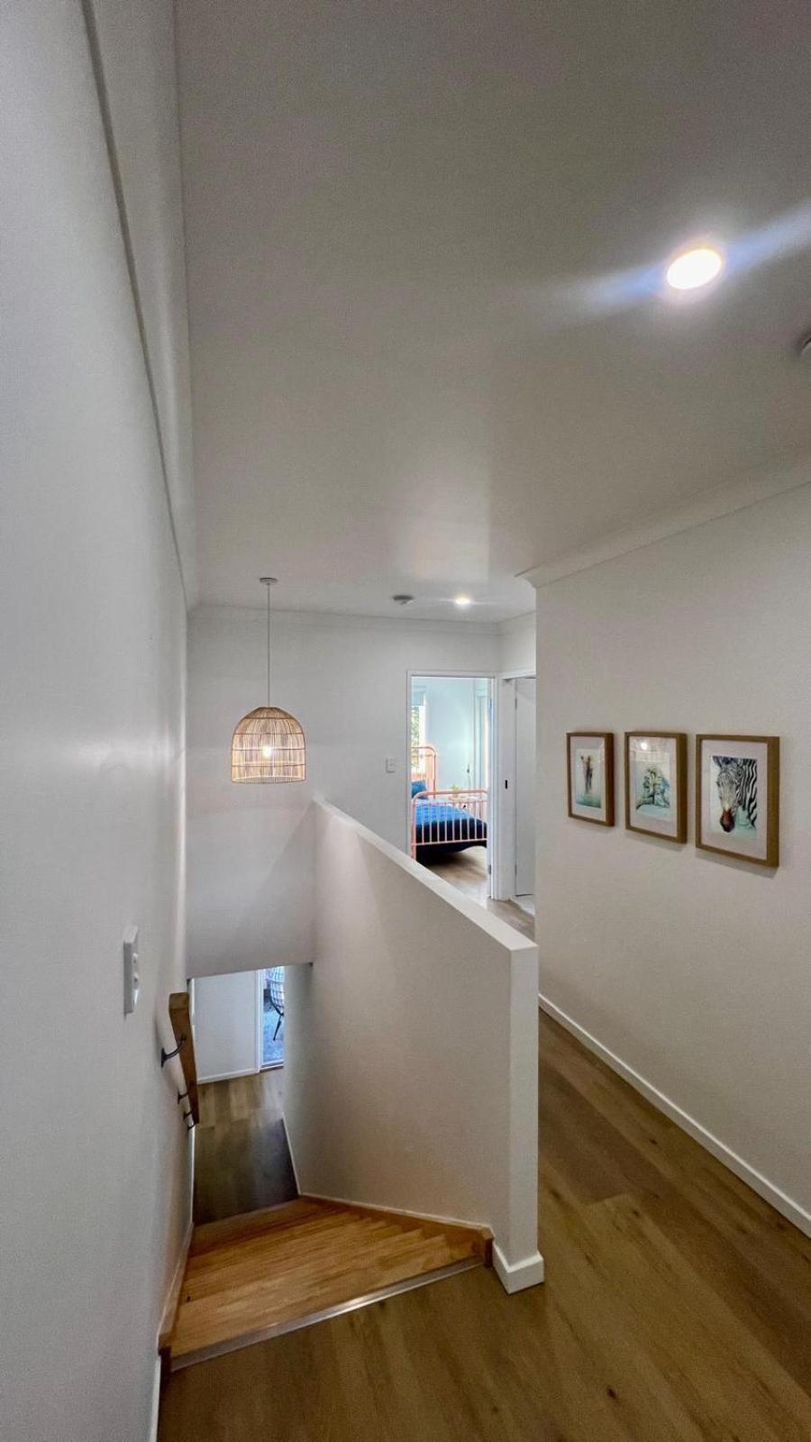 Stylish Retreat Horses & Coastal Charm Apartment Redcliffe